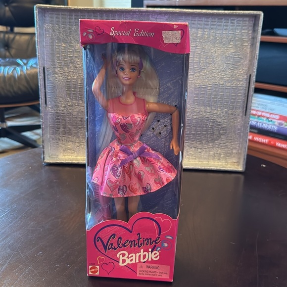 1997 Valentine Barbie - Picture 4 of 6